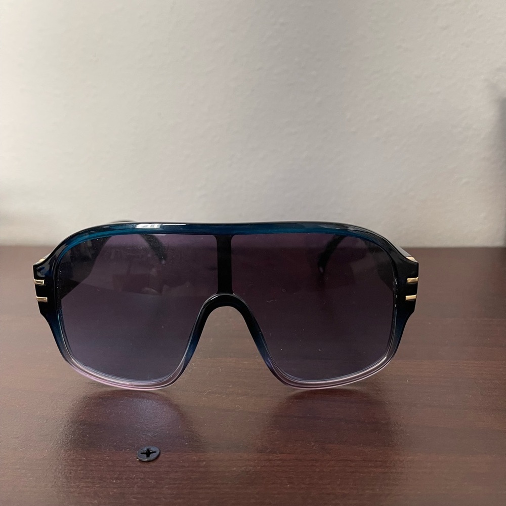 Stylish Blue Sunglasses
